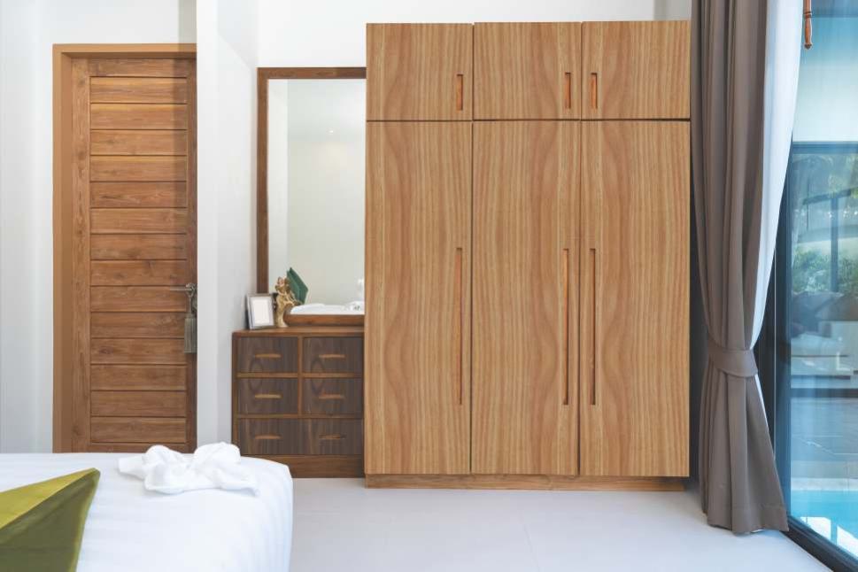 Chesterfield Metallic Wood Laminate 8x4 ft Texture 1 mm - CW 5127