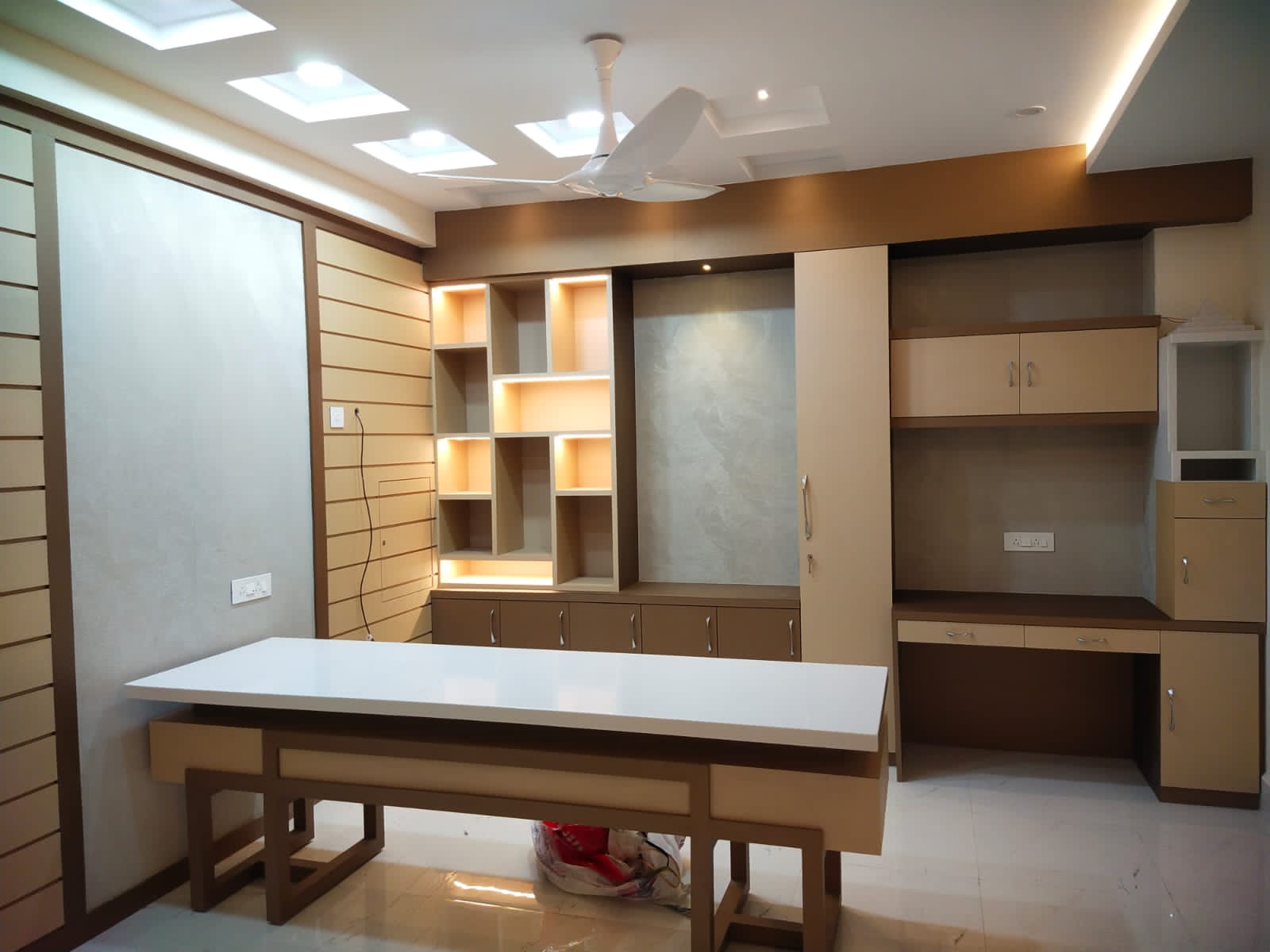 Wood laminate interior with built-in shelving and cabinets, featuring matte finish and multi-colour wood grain pattern on
