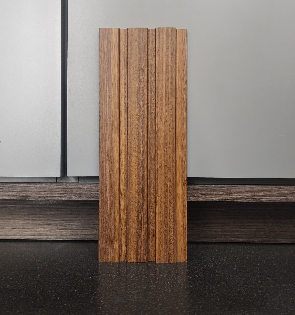 Golden-brown teak fluted louver sample, Mystic MN-9507