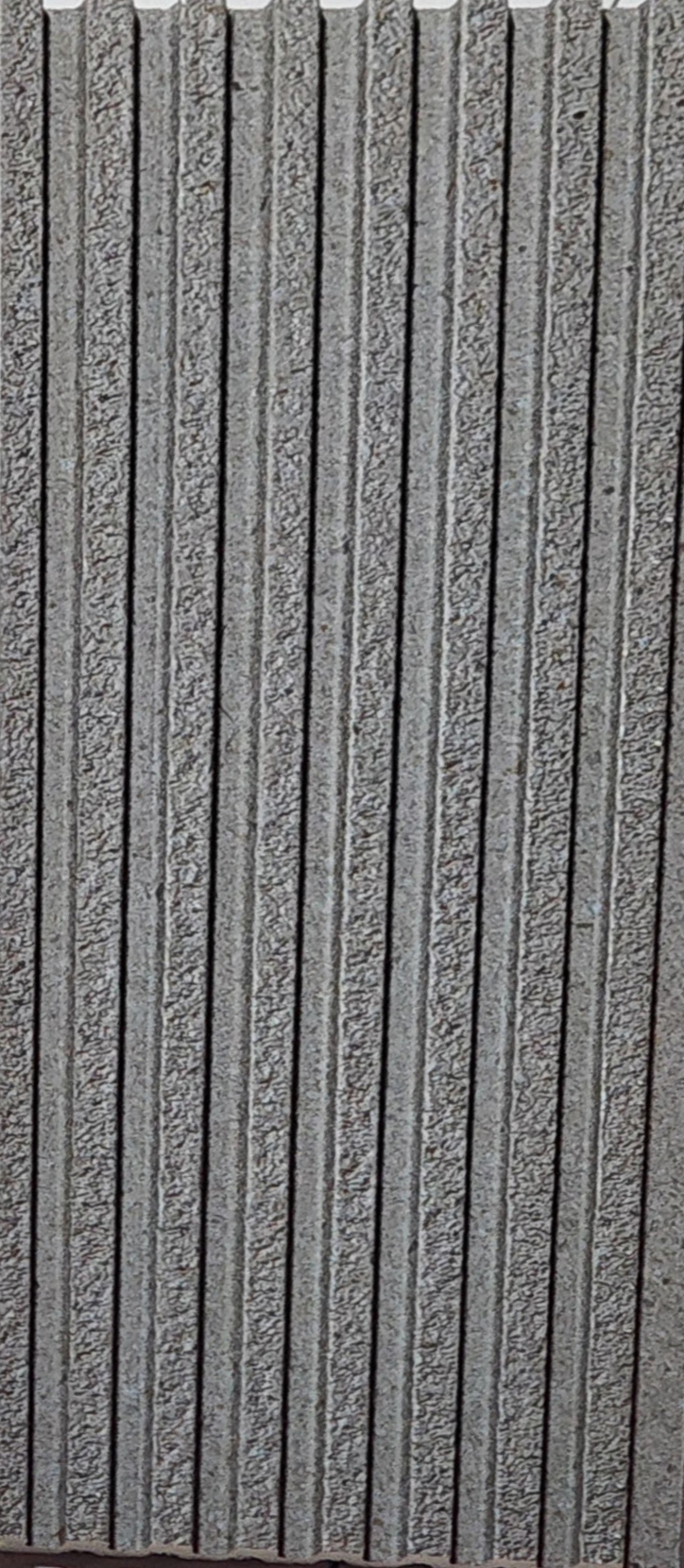 Grey sandstone-texture ribbed louver, Mystic MN-95022