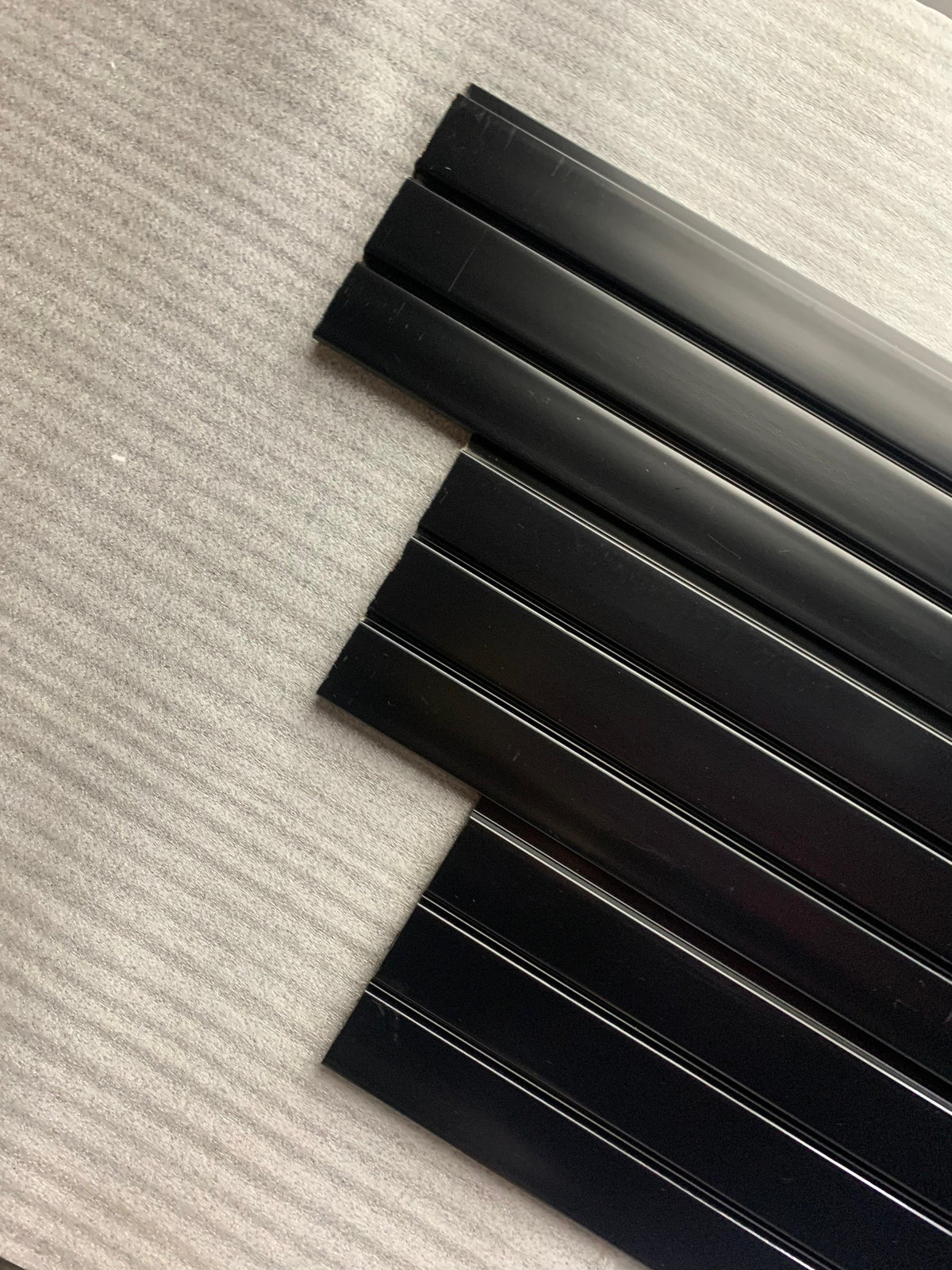 Glossy black fluted louver, Mystic Walluxe MN-9592