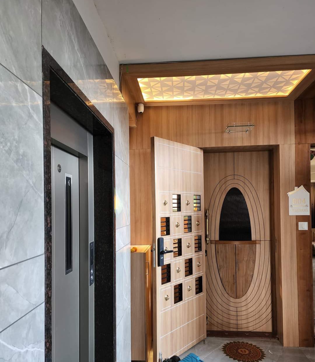 Beige wood laminate interior with matte finish, used on walls and door, showing wood grain texture and modern design.
