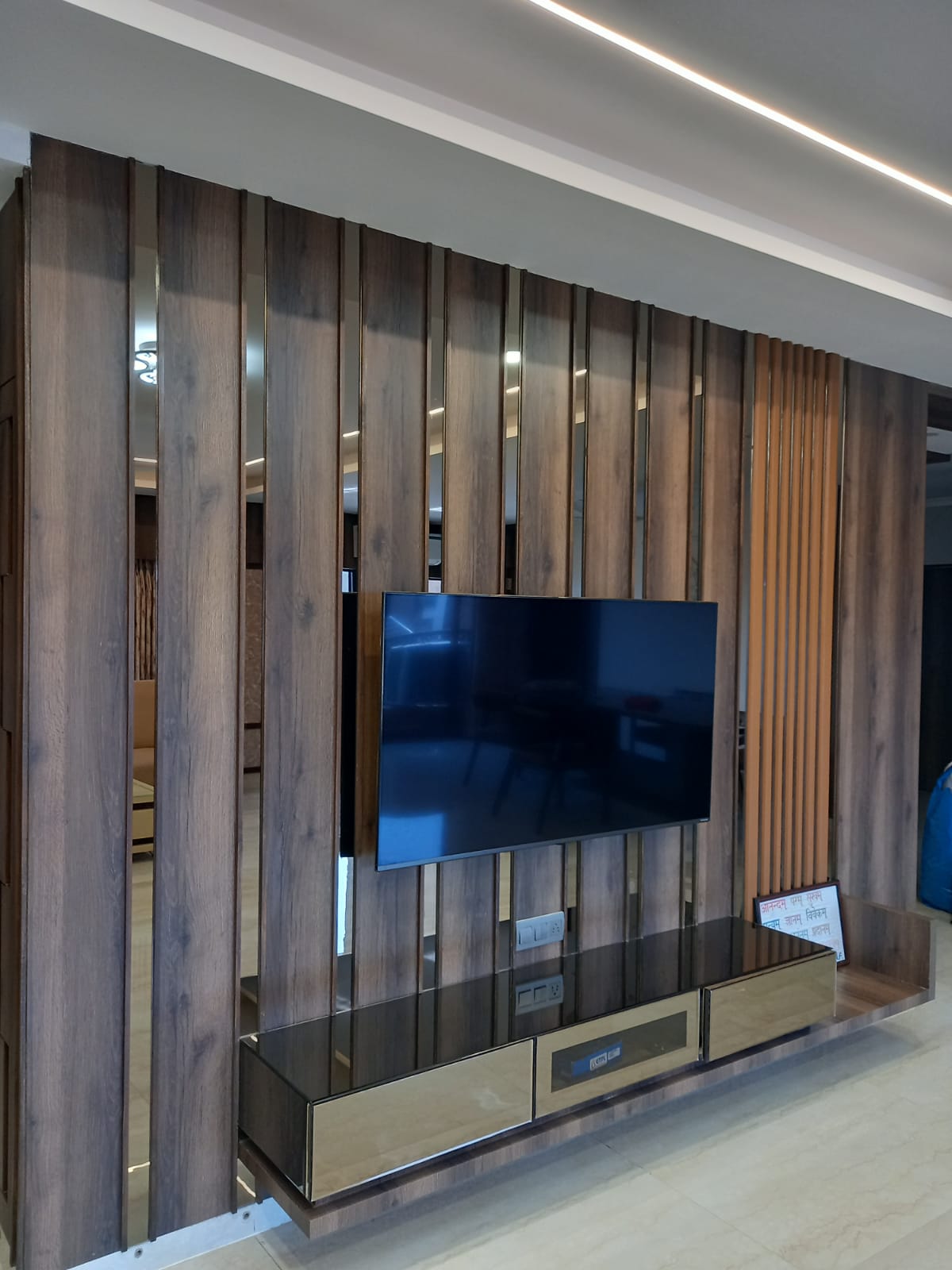 Decorative Wood Laminate 8*4 ft 1.0 mm - TO 520
