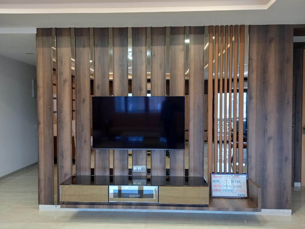 Decorative Wood Laminate 8*4 ft 1.0 mm - TO 520