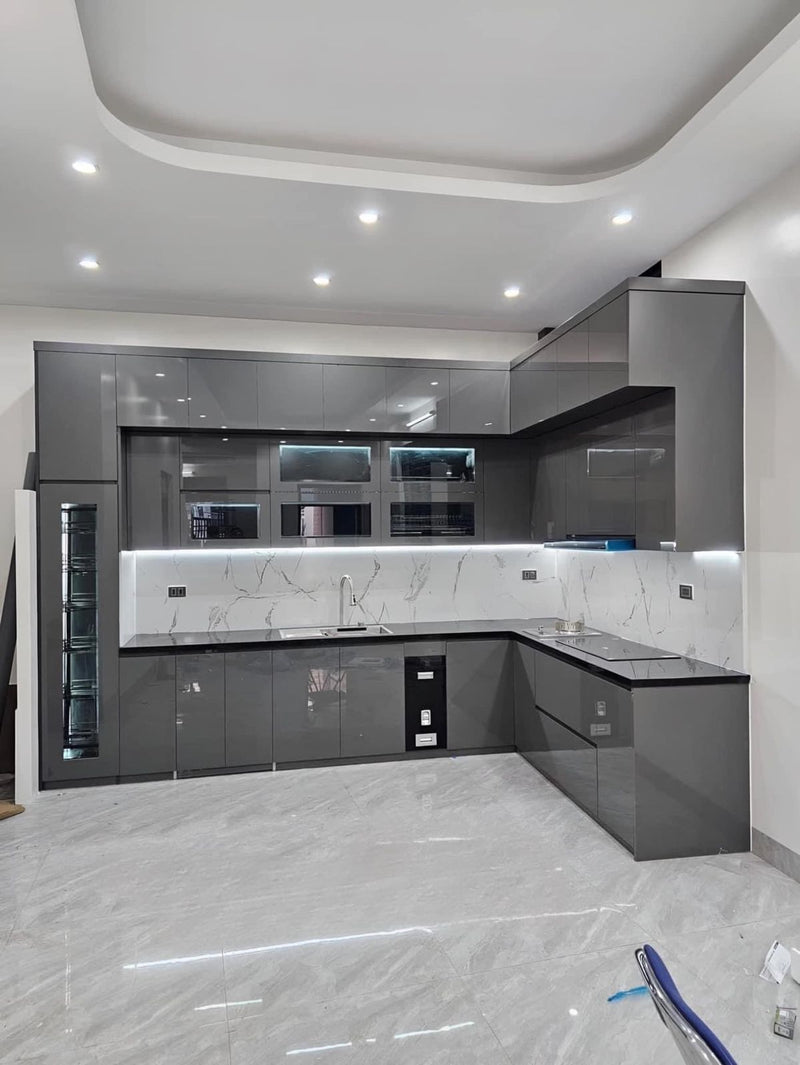 High Gloss Solid Colour laminate on the kitchen fronts in a kitchen
